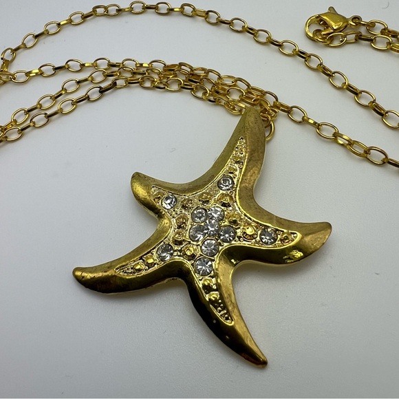 Jewelry - gold tone starfish pendant necklace beach sea vacation